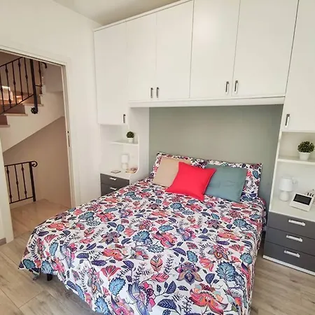 Casa Centralissima Mentana Ingresso Indipendente Daire *